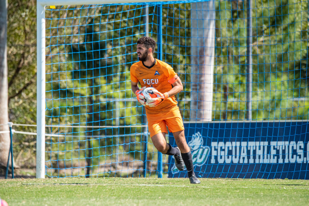 Gustavo Vasconcelos atuando pela FGCU da época que fazia intercâmbio acadêmico e esportivo.